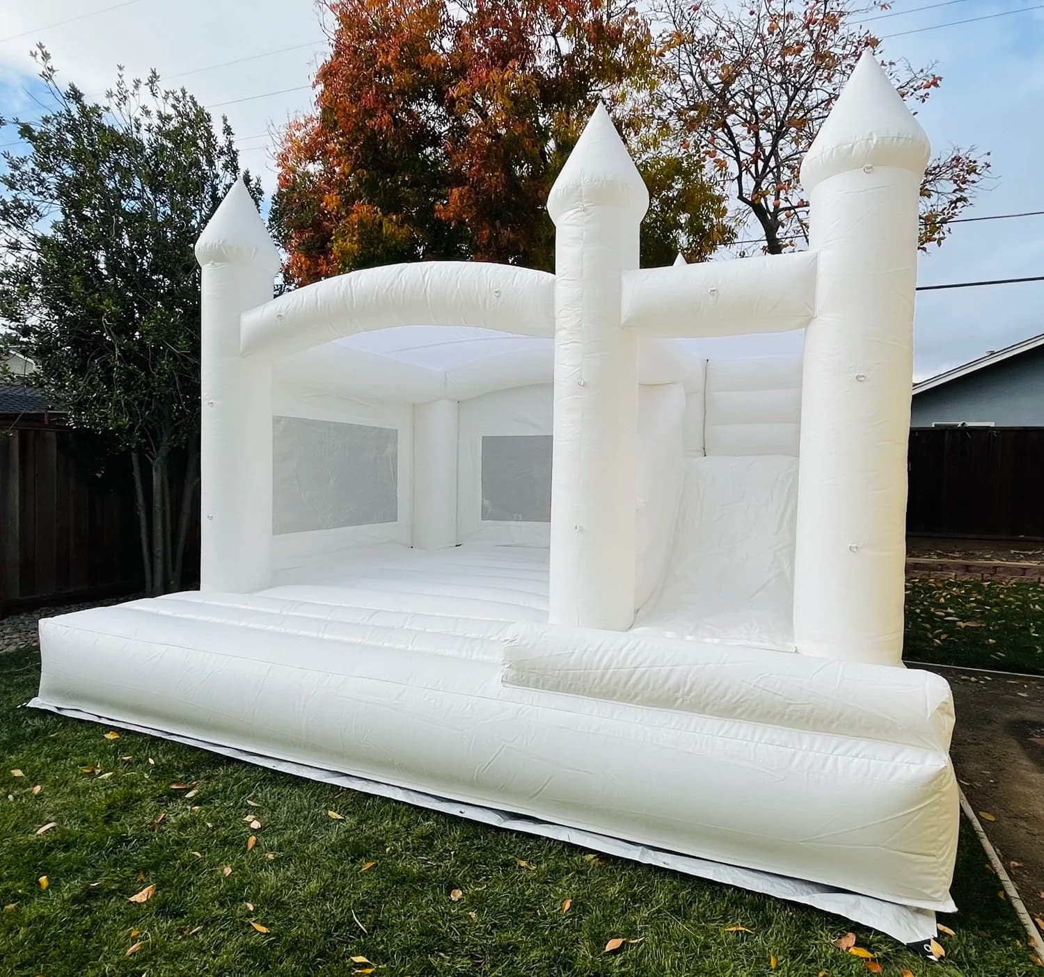 ‘WHITE VILLA’ BOUNCE HOUSE + SLIDE - Photo 4